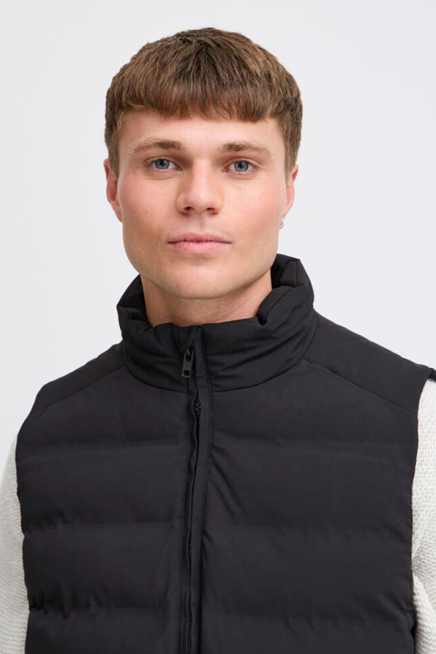 Solid Milas Vest True Black