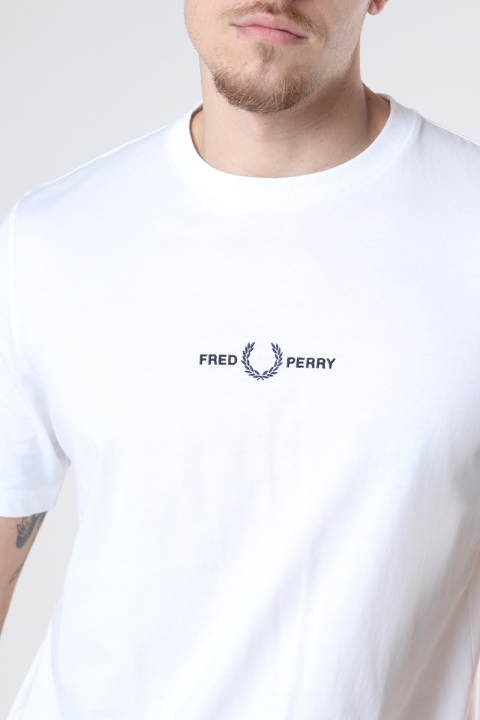 Fred Perry EMBROIDERED T-Hemd 129 Snow White