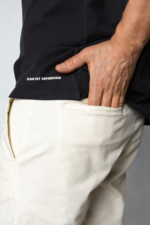 Clean Cut Copenhagen Milano twill shorts Ecru