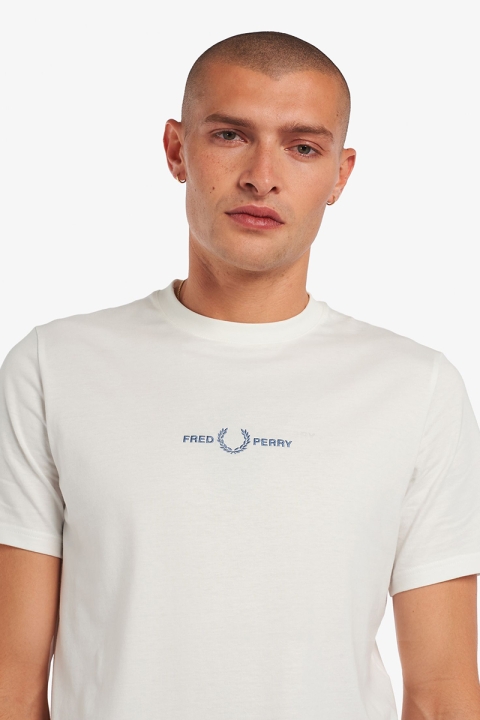 Fred Perry EMBROIDERED T-Hemd 303 Snow White