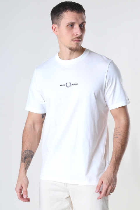 Fred Perry EMBROIDERED T-Hemd 129 Snow White