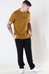 Fred Perry EMBROIDERED T-Hemd 644 DARK CARAMEL