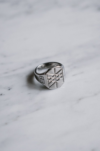 Web of Wyrd Signature Ring Silvertonet.